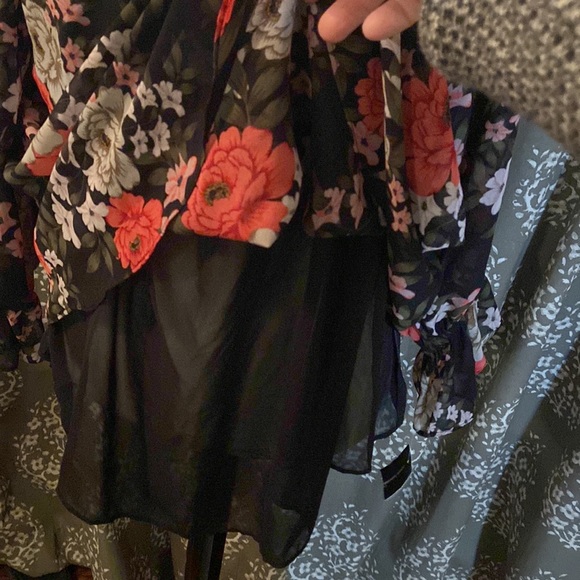 2x NWT INC beautiful black floral blouse with sheer ballon sleeves - Picture 8 of 9